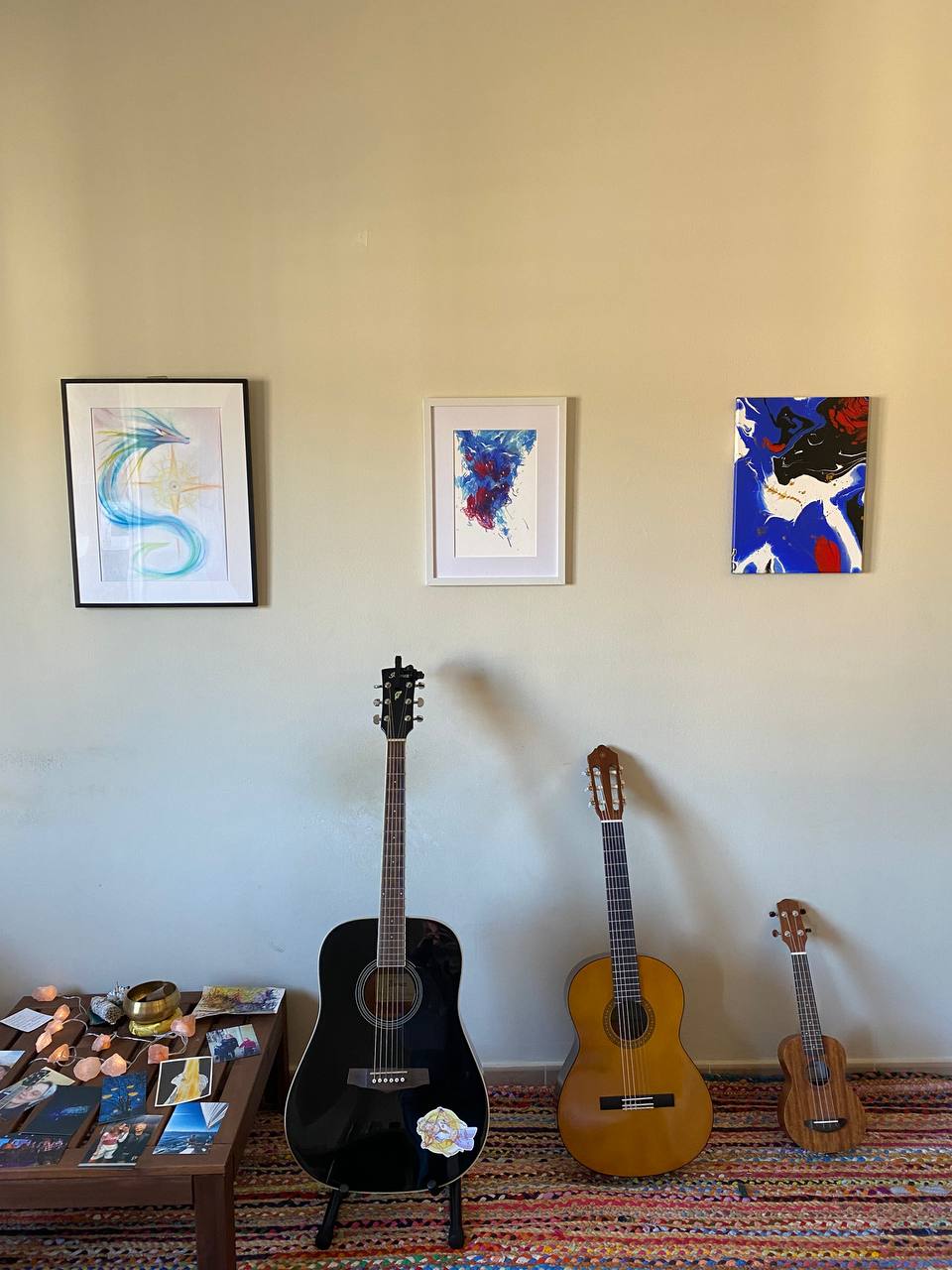 Obra de arte con salpicaduras vibrantes